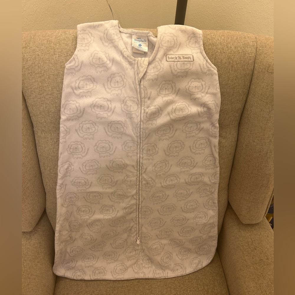 Halo sleep sack size medium unisex grey and white lions. Super soft!!